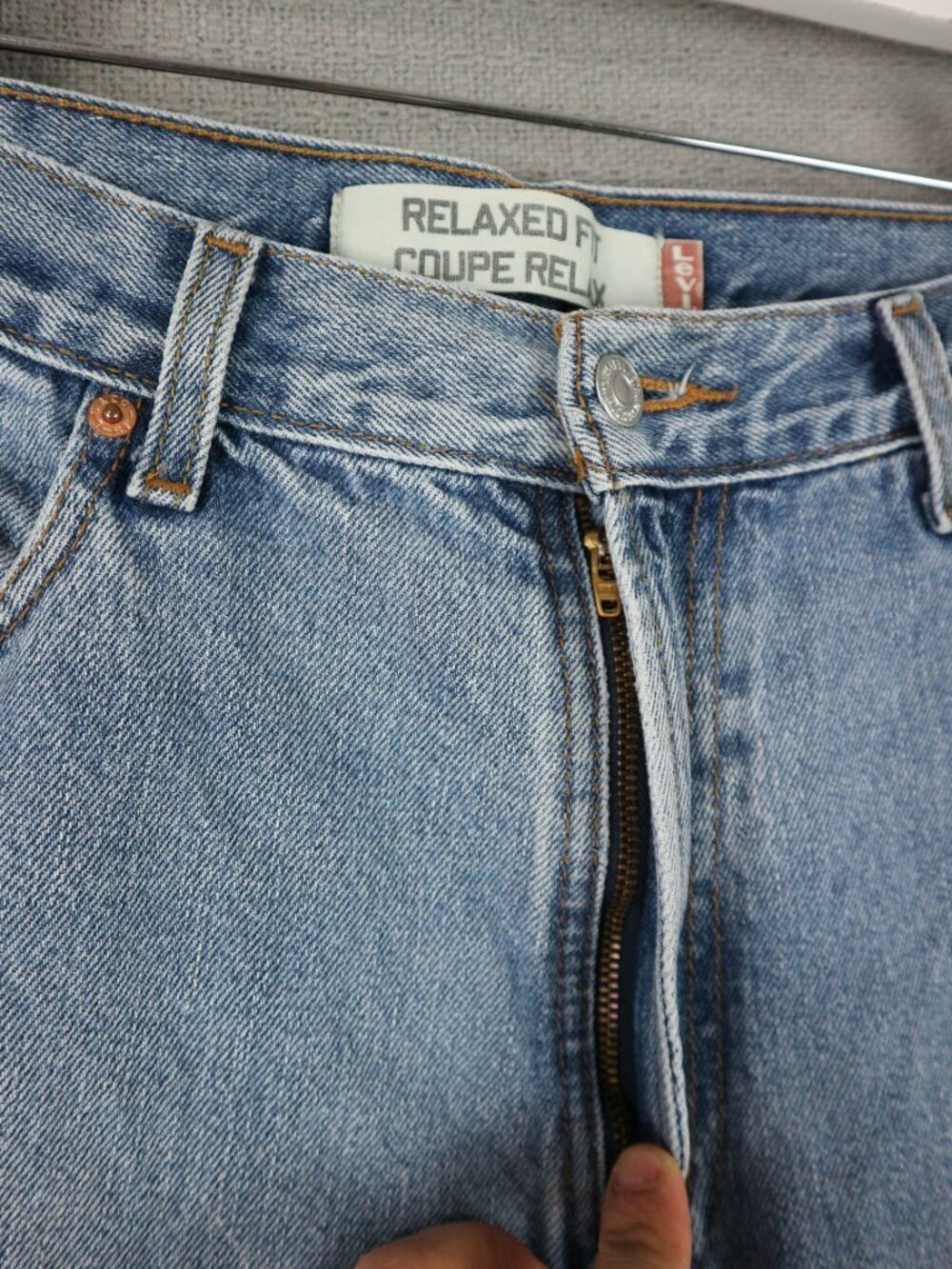 Levi's Relaxed Fit Light Wash Denim Jeans Vintage 35x27.5 - Picture 5 of 9